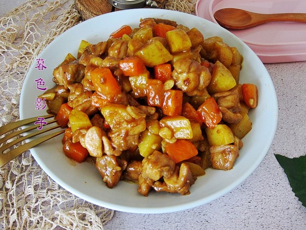 咖喱胡蘿卜雞塊的做法-咖喱味燉菜譜