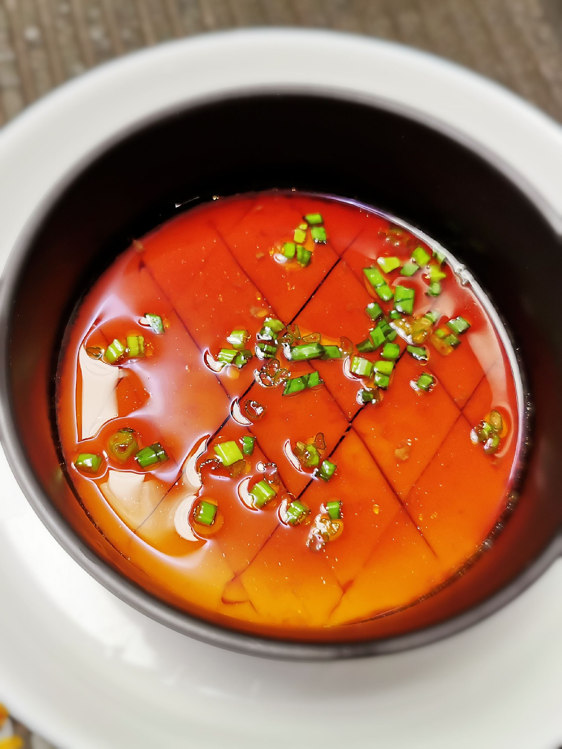 蒸水蛋香滑軟嫩的關(guān)鍵是雞蛋與水的比例，一個(gè)蛋殼就可以搞定的做法-咸鮮味蒸菜譜