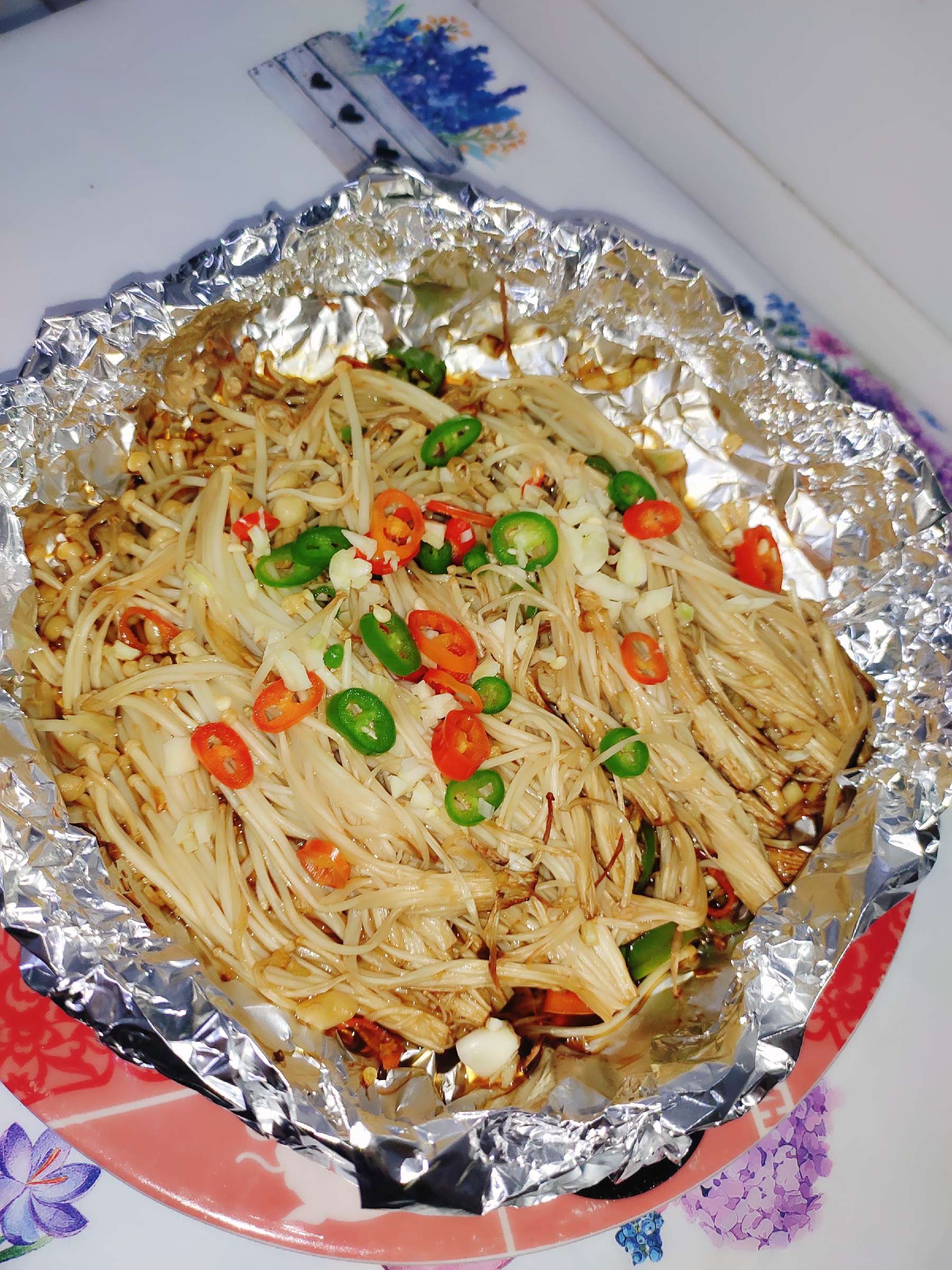 不放鹽的錫紙金針菇的做法-酸辣味燒菜譜