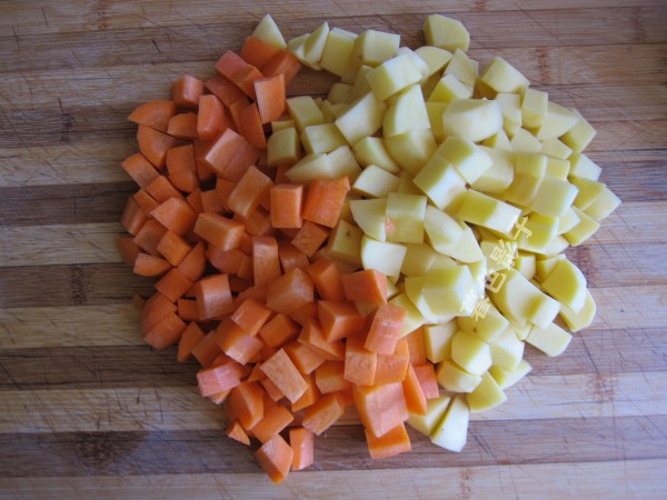 咖喱胡蘿卜雞塊的做法-咖喱味燉菜譜