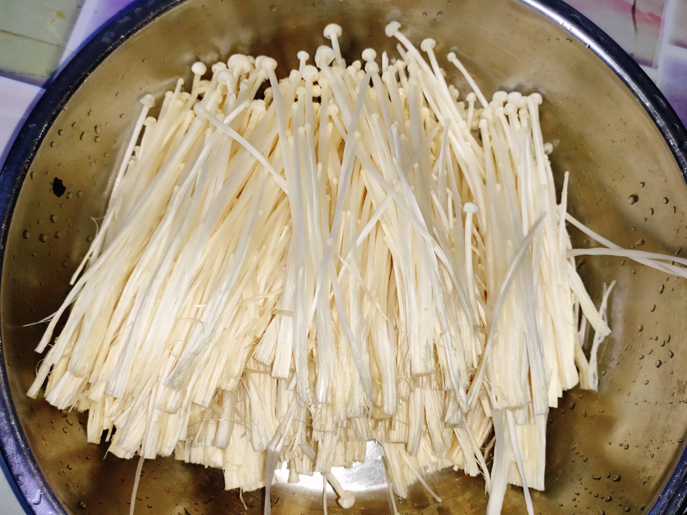 不放鹽的錫紙金針菇的做法-酸辣味燒菜譜