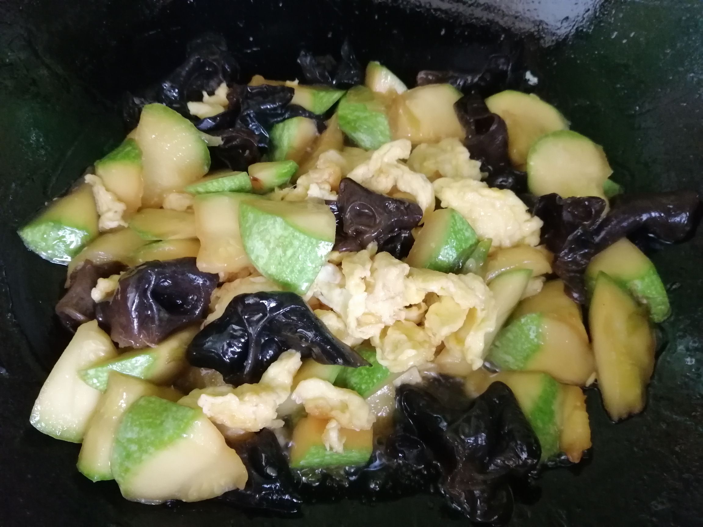 西葫蘆木耳炒雞蛋的做法-家常味炒菜譜