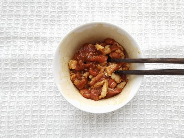 微辣鮮嫩的下飯菜，青紅椒炒肉絲的做法-咸鮮味炒菜譜