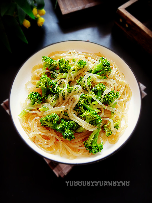 西蘭花拌紅薯粉的做法-香辣味拌菜譜