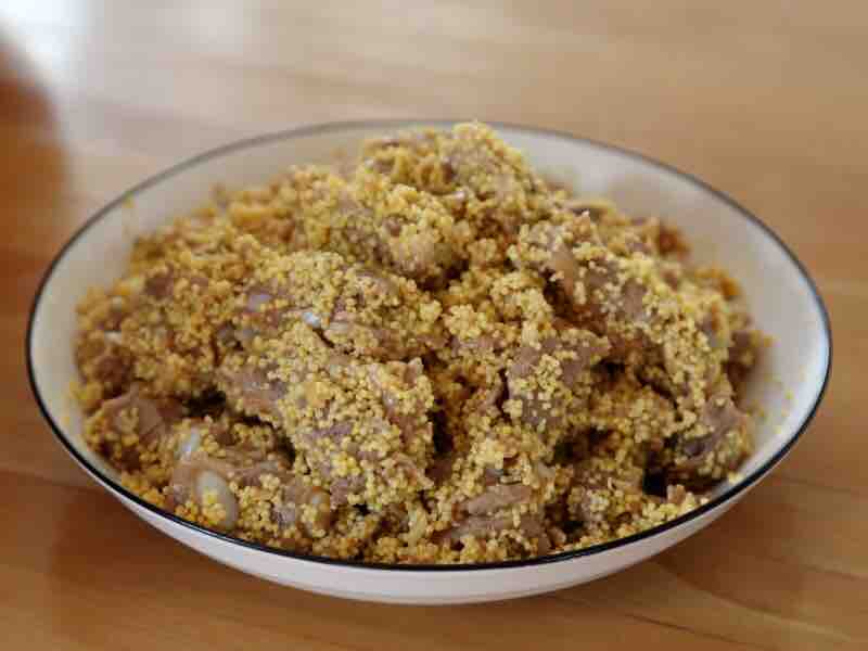 小米蒸排骨的做法-家常味蒸菜譜