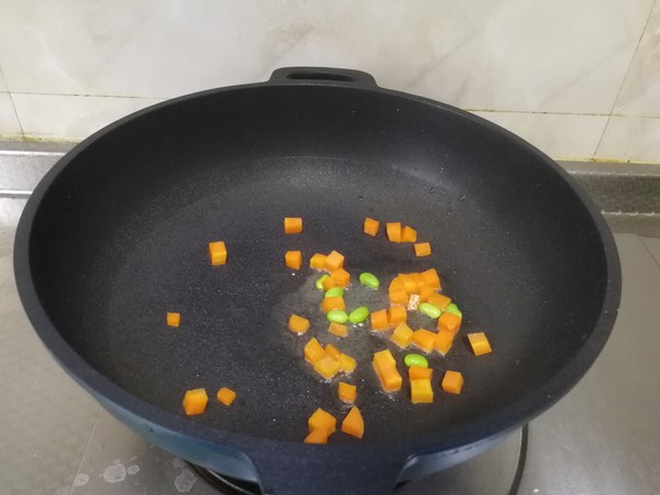 毛豆胡蘿卜蝦仁水蒸蛋的做法-咸鮮味蒸菜譜