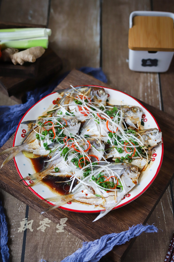 清蒸小鯧魚的做法-家常味蒸菜譜-易網健康養生網 清蒸小鯧魚的做法-家常味蒸菜譜