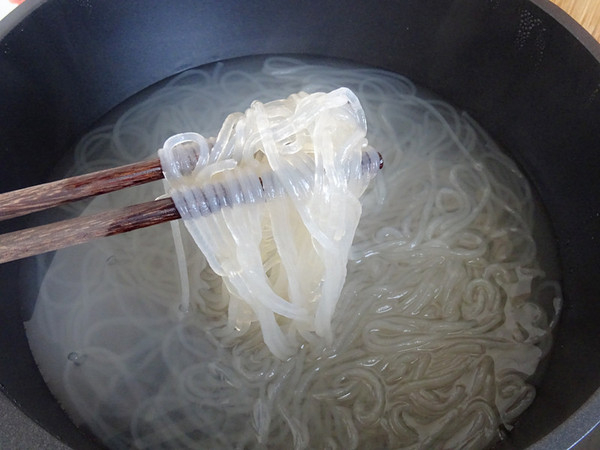 西蘭花拌紅薯粉的做法-香辣味拌菜譜