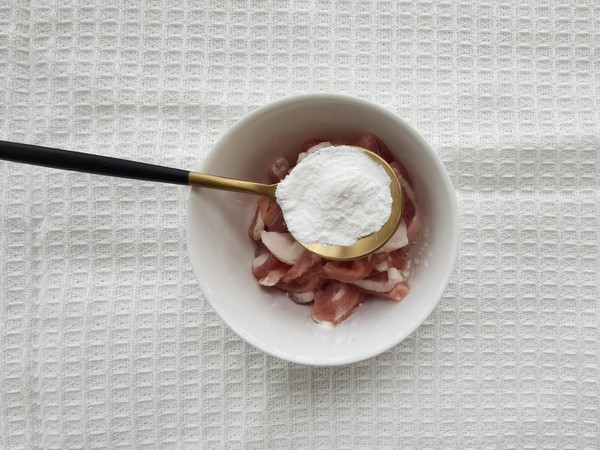 微辣鮮嫩的下飯菜，青紅椒炒肉絲的做法-咸鮮味炒菜譜