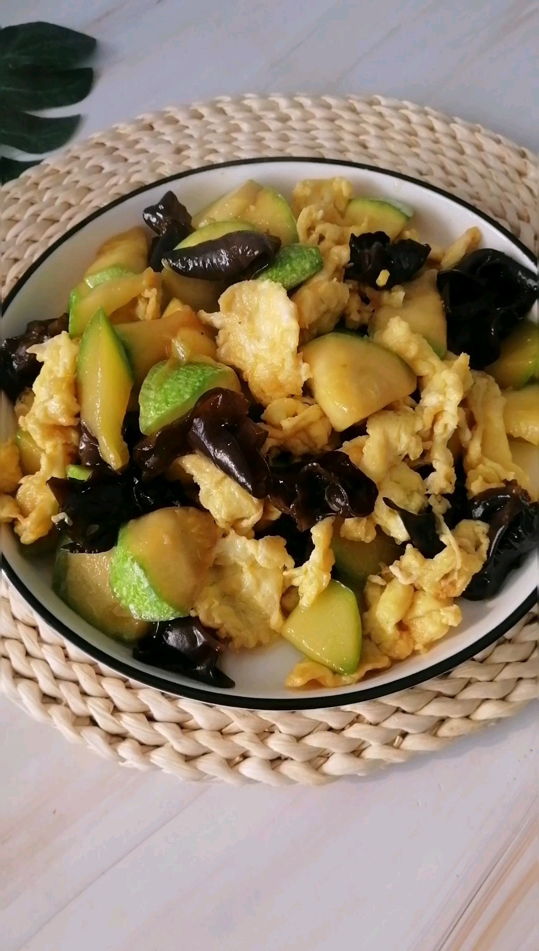 西葫蘆木耳炒雞蛋的做法-家常味炒菜譜