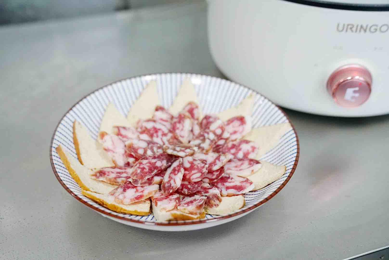 香干子蒸臘腸的做法-家常味蒸菜譜