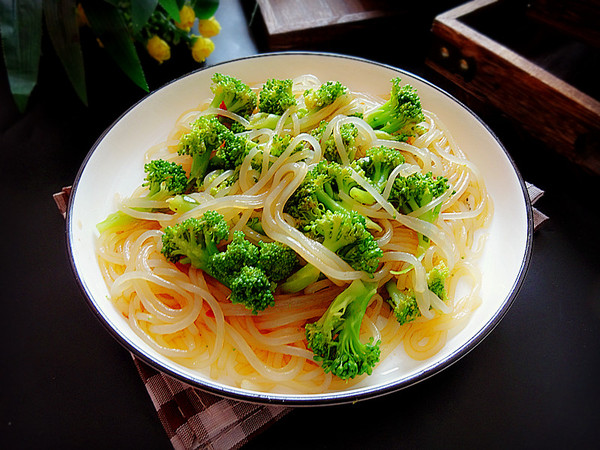 西蘭花拌紅薯粉的做法-香辣味拌菜譜