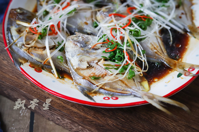 清蒸小鯧魚的做法-家常味蒸菜譜-易網健康養生網 清蒸小鯧魚的做法-家常味蒸菜譜