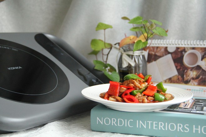 微辣鮮嫩的下飯菜，青紅椒炒肉絲的做法-咸鮮味炒菜譜