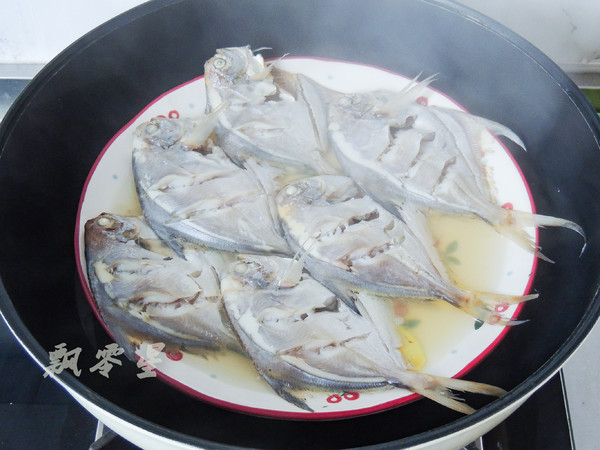 清蒸小鯧魚的做法-家常味蒸菜譜-易網健康養生網 清蒸小鯧魚的做法-家常味蒸菜譜