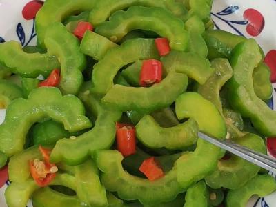 辣炒苦瓜，口感爽脆，香辣又下飯的做法-家常味炒菜譜