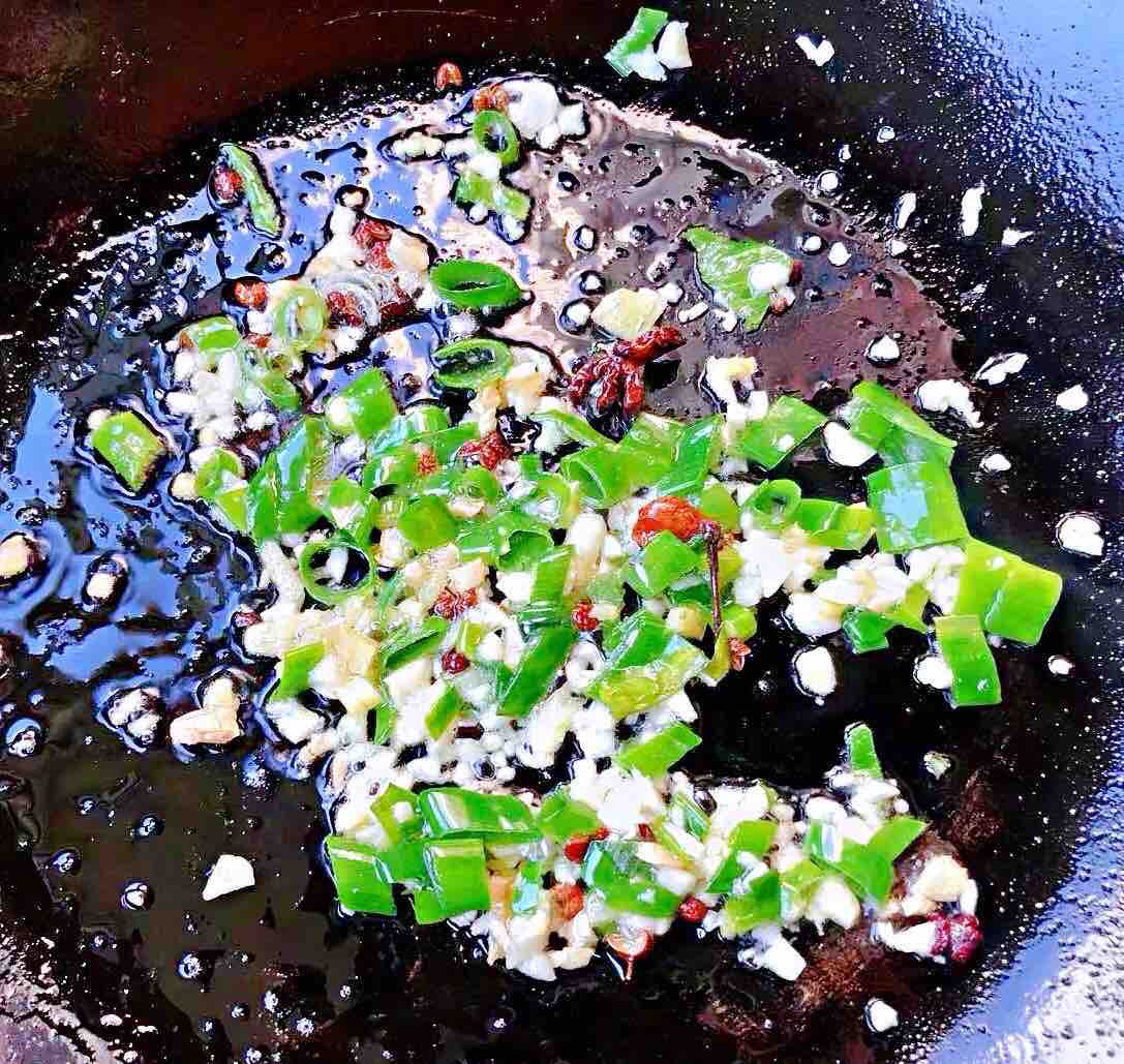 香辣雞翅尖的做法-香辣味燉菜譜