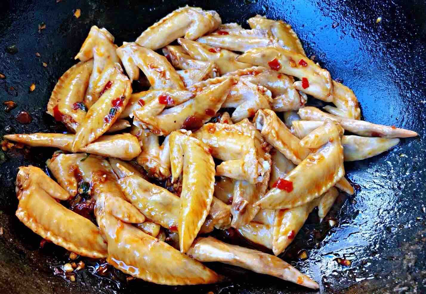 香辣雞翅尖的做法-香辣味燉菜譜