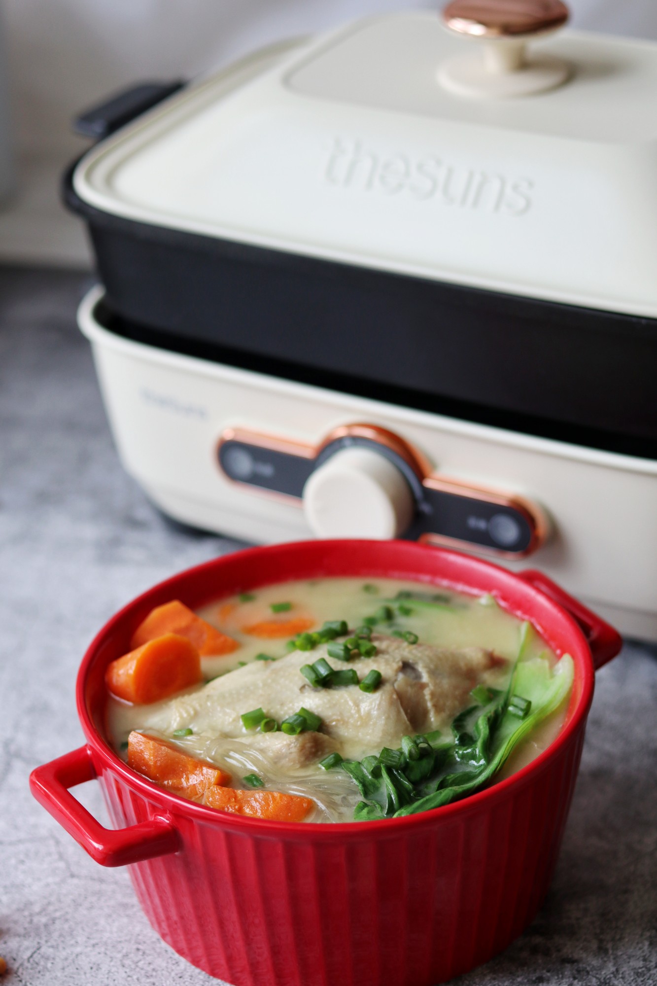 鮮掉眉毛的雞湯粉條的做法-咸鮮味煮菜譜