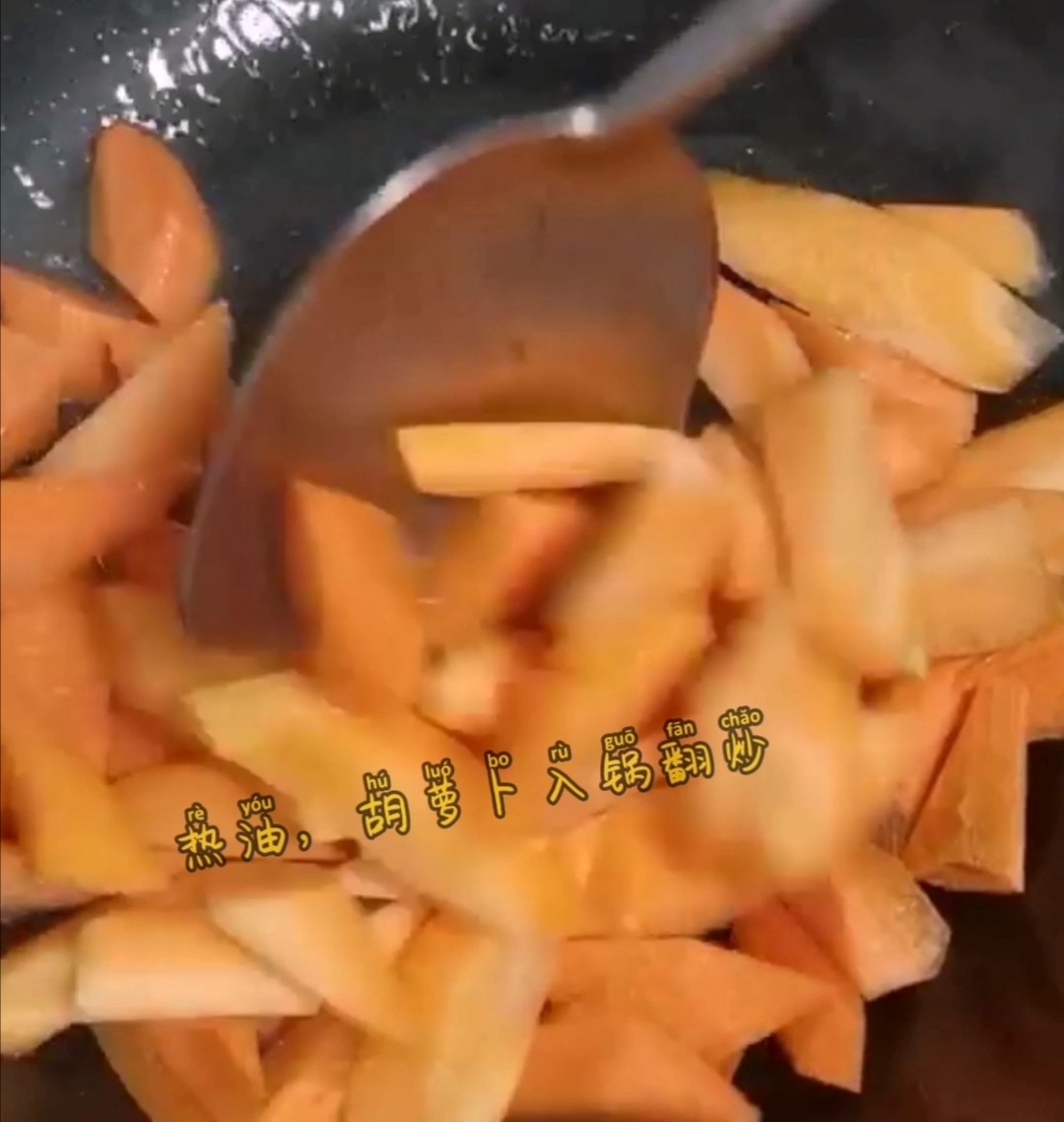 咖喱胡蘿卜炒牛肉的做法-咖喱味炒菜譜