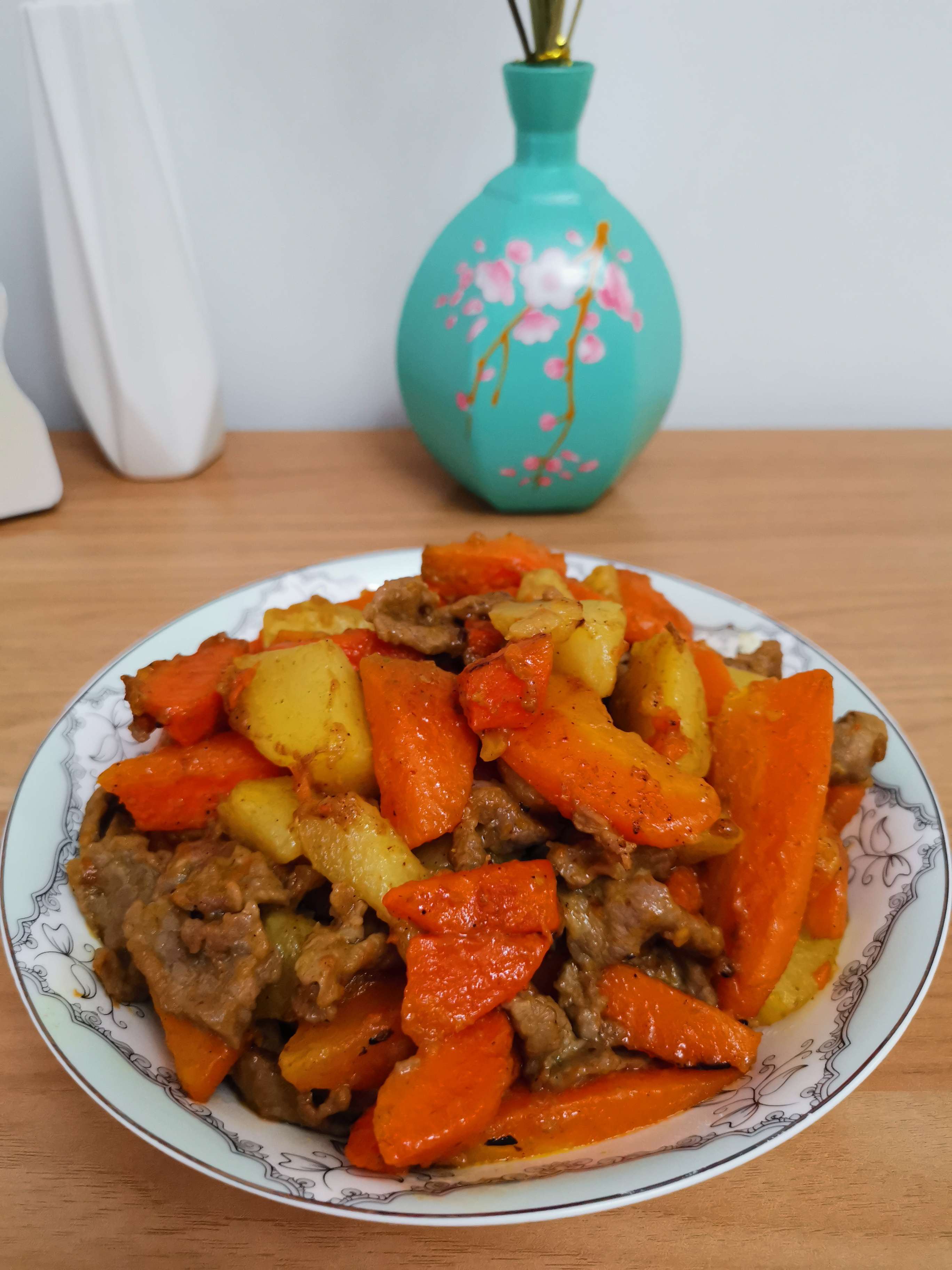 咖喱胡蘿卜炒牛肉的做法-咖喱味炒菜譜