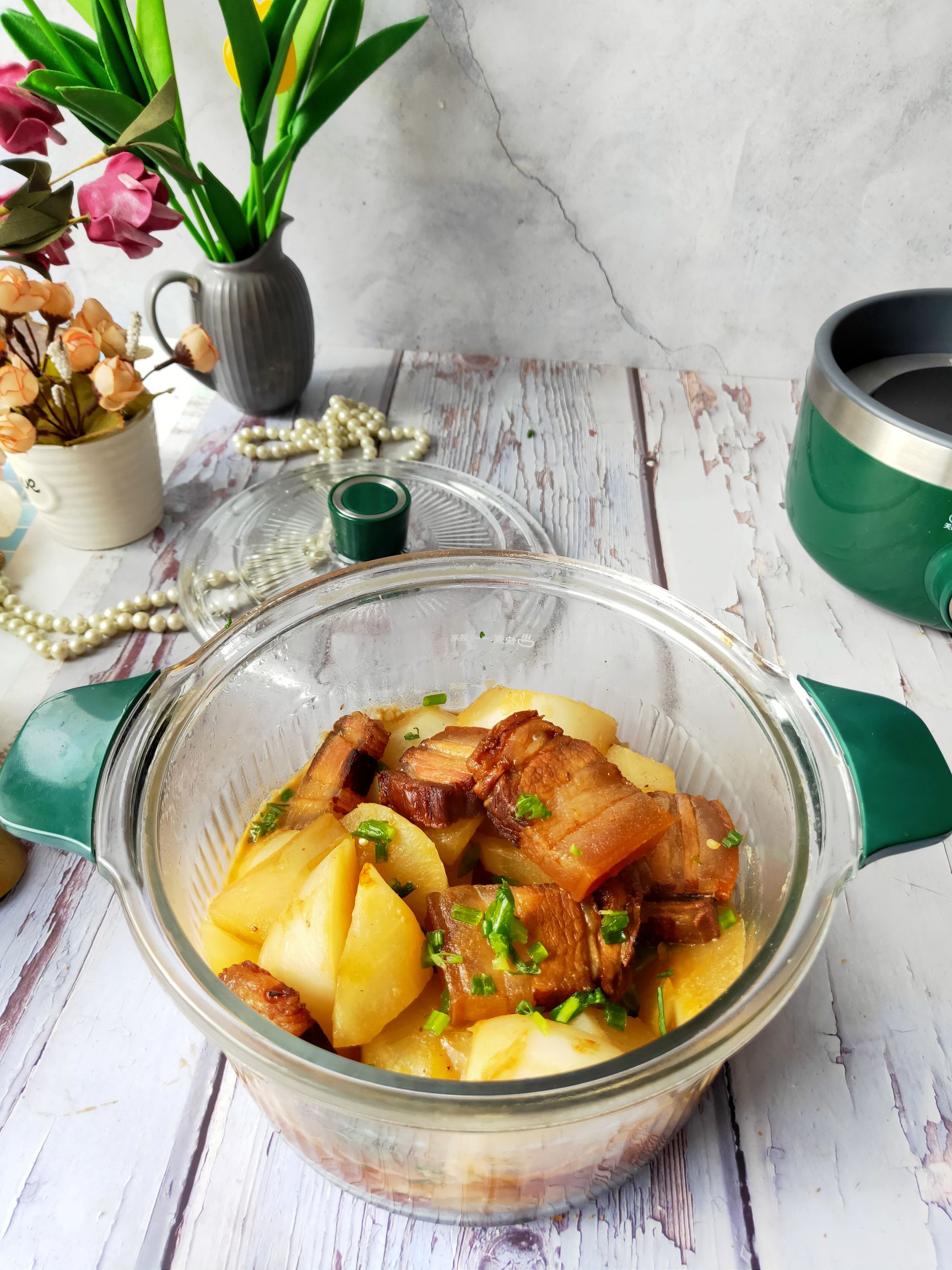 冬天就吃美味有營養的臘肉煨蘿卜的做法-咸鮮味燉菜譜