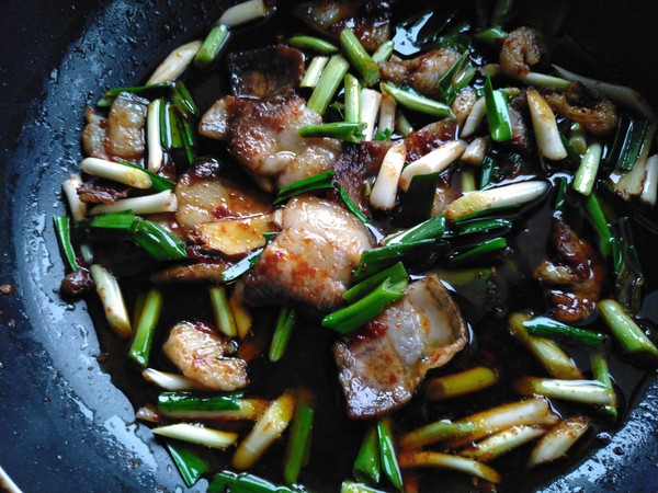 家常蒜苗回鍋肉的做法-家常味炒菜譜