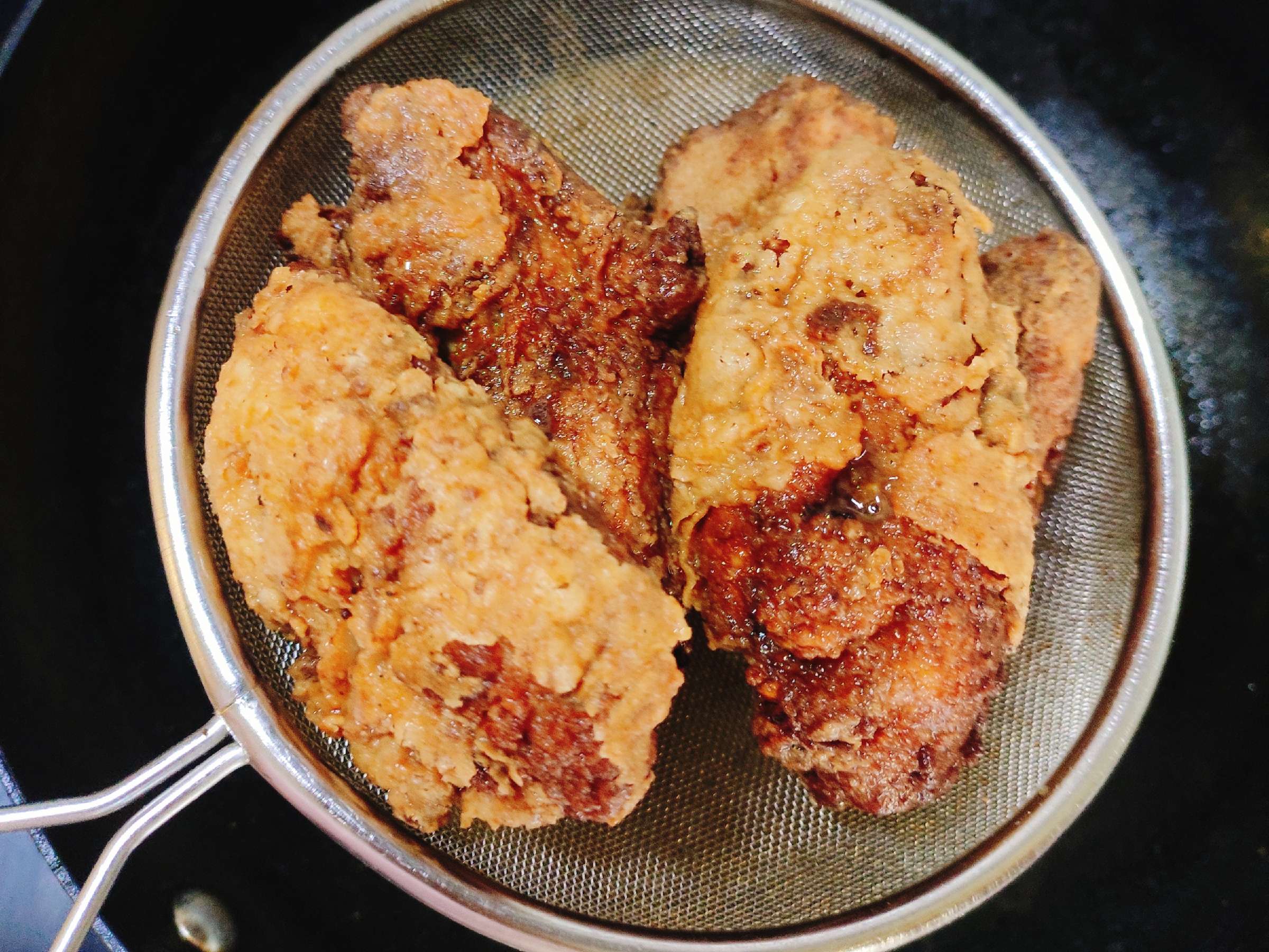 咬一口就愛(ài)不釋手的酥脆炸翅的做法-其它口味炸菜譜-易網(wǎng)健康養(yǎng)生網(wǎng) 咬一口就愛(ài)不釋手的酥脆炸翅的做法-其它口味炸菜譜