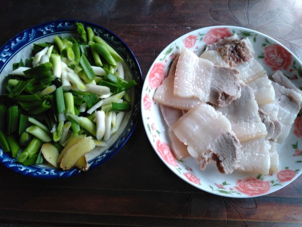 家常蒜苗回鍋肉的做法-家常味炒菜譜