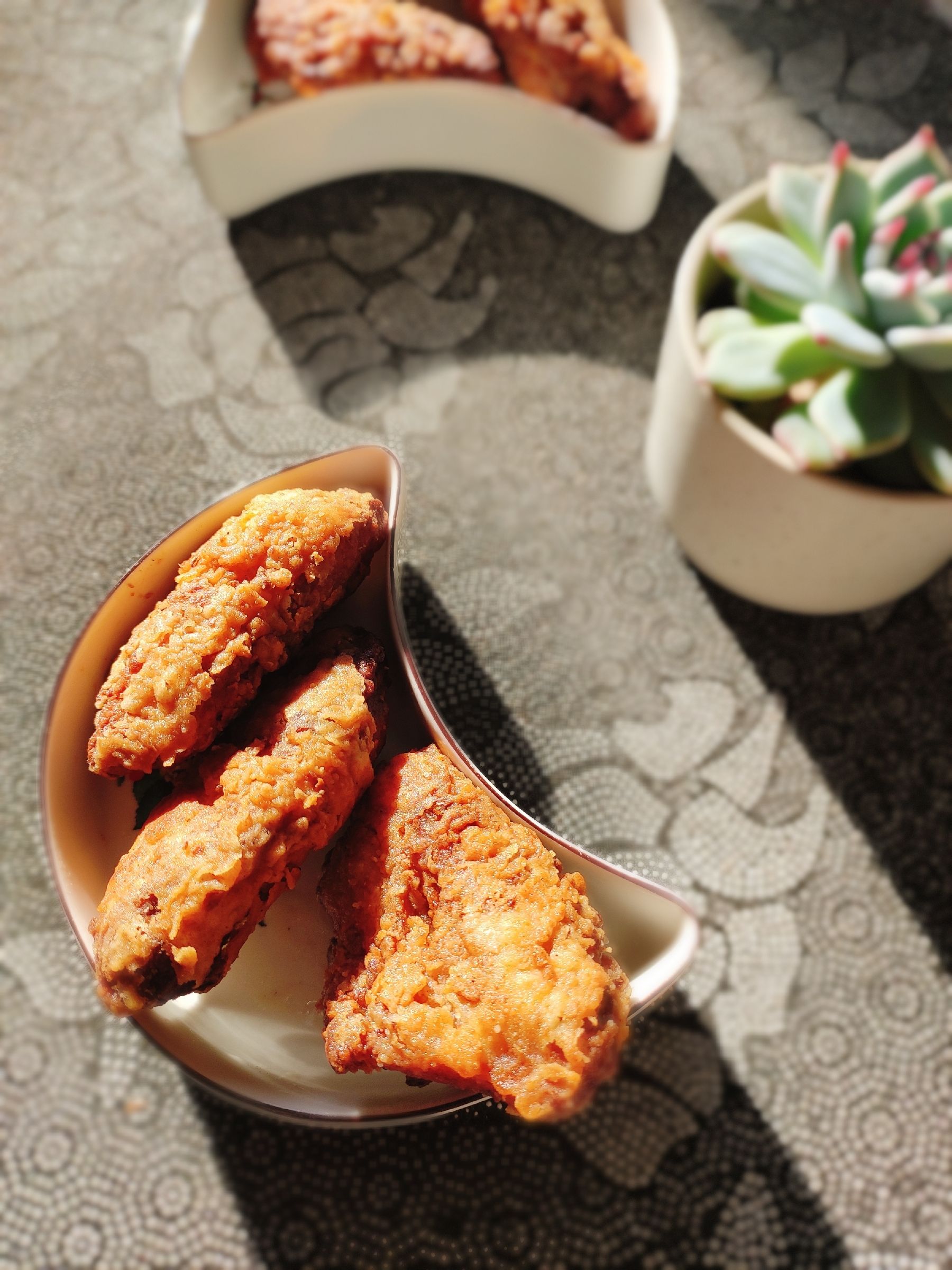 咬一口就愛(ài)不釋手的酥脆炸翅的做法-其它口味炸菜譜-易網(wǎng)健康養(yǎng)生網(wǎng) 咬一口就愛(ài)不釋手的酥脆炸翅的做法-其它口味炸菜譜