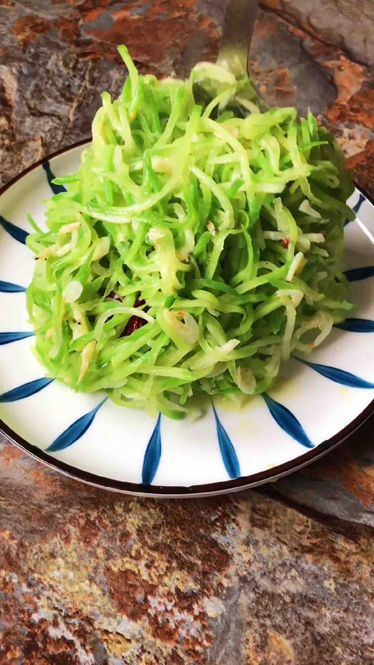 蘿卜絲炒蝦皮的做法-家常味炒菜譜