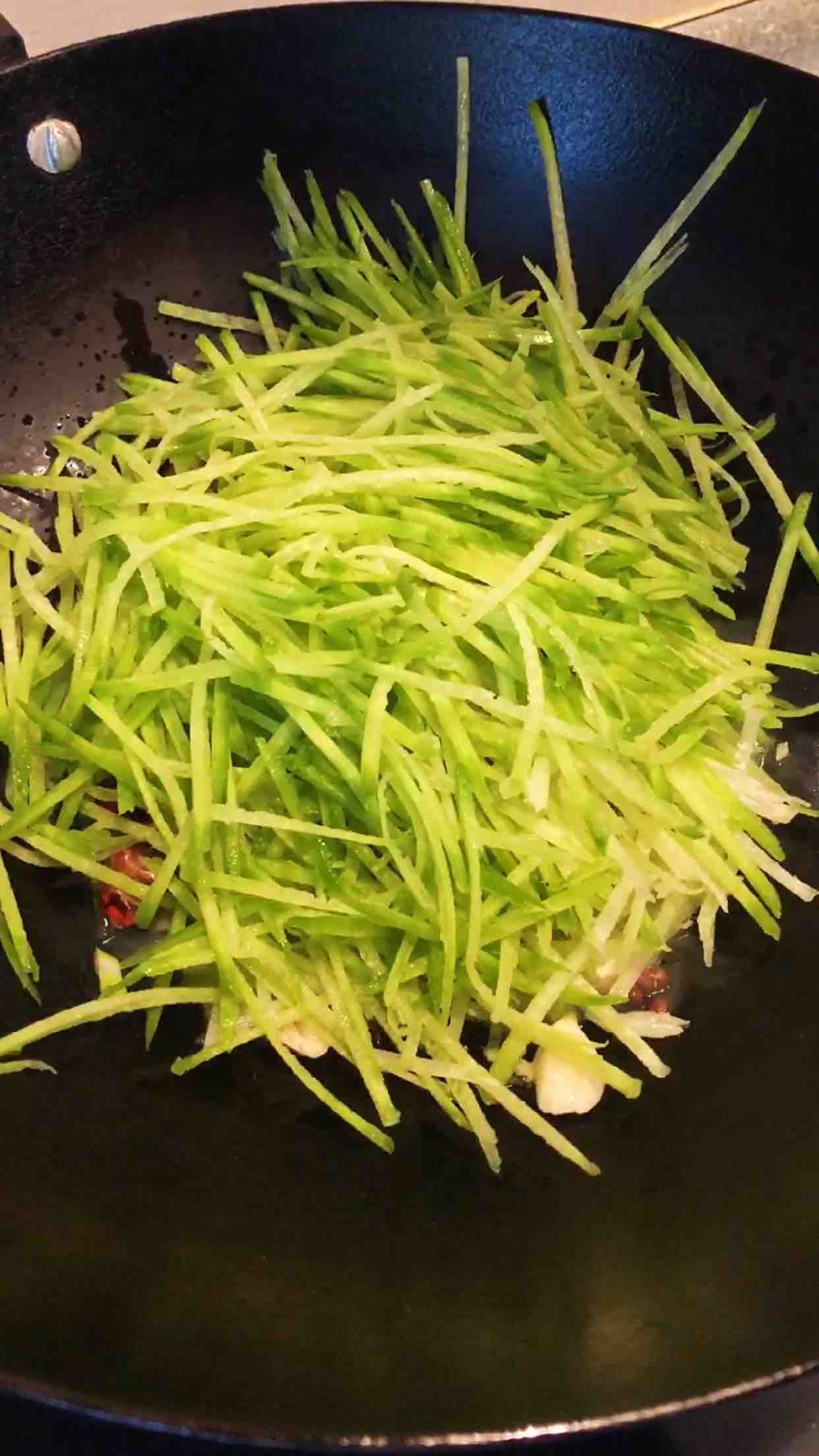 蘿卜絲炒蝦皮的做法-家常味炒菜譜