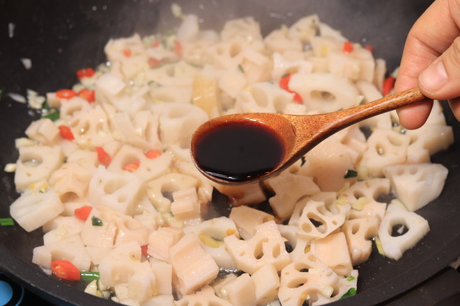 麻辣鮮香，超下飯孜然藕丁！的做法-家常味炒菜譜