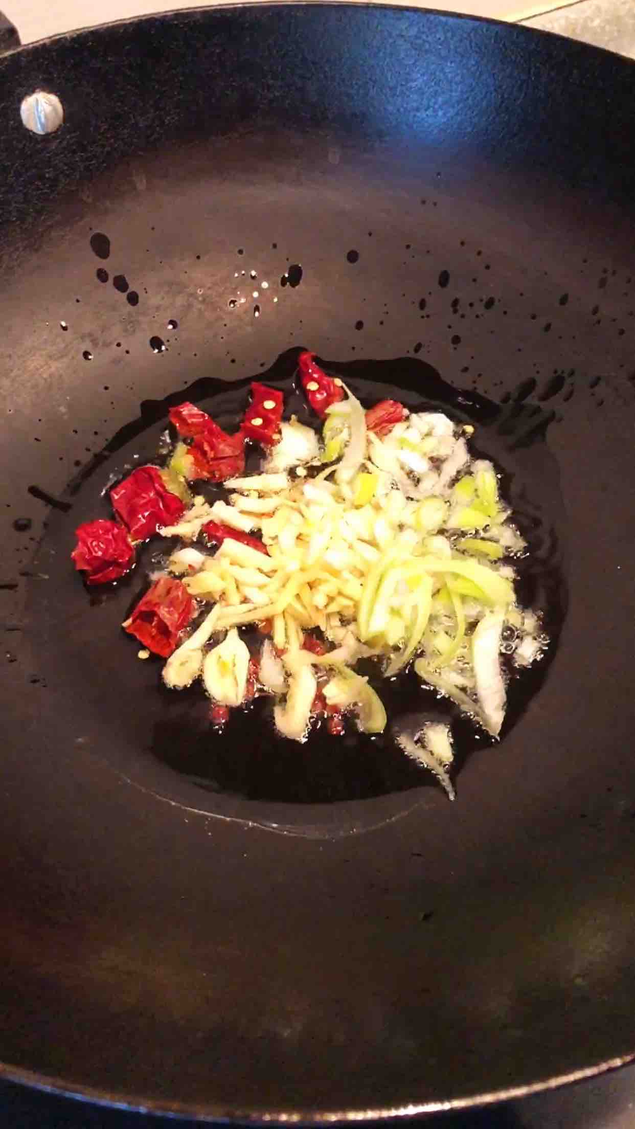 蘿卜絲炒蝦皮的做法-家常味炒菜譜