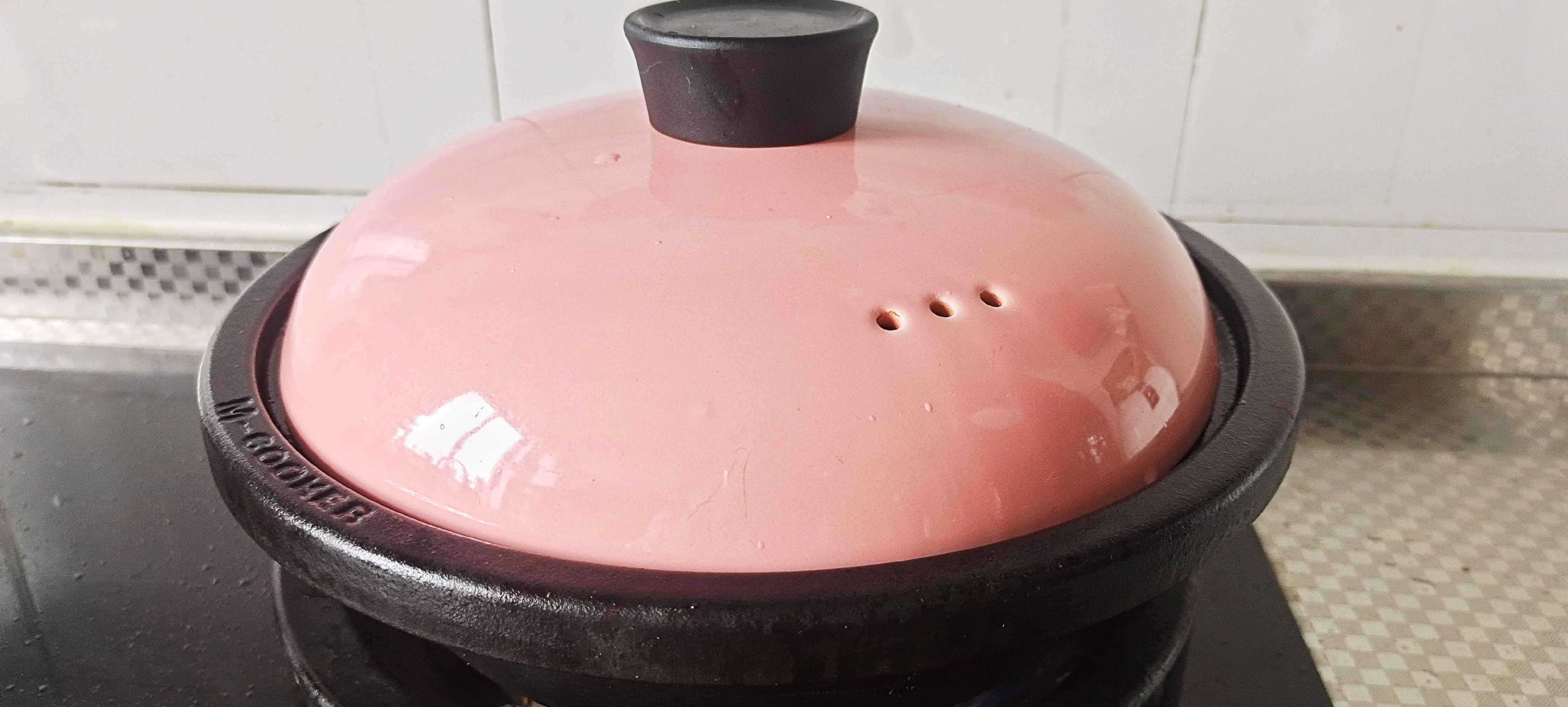 豬蹄這樣做，軟嫩香爛越啃越過癮…腐乳花生燉豬蹄的做法-咸鮮味燉菜譜