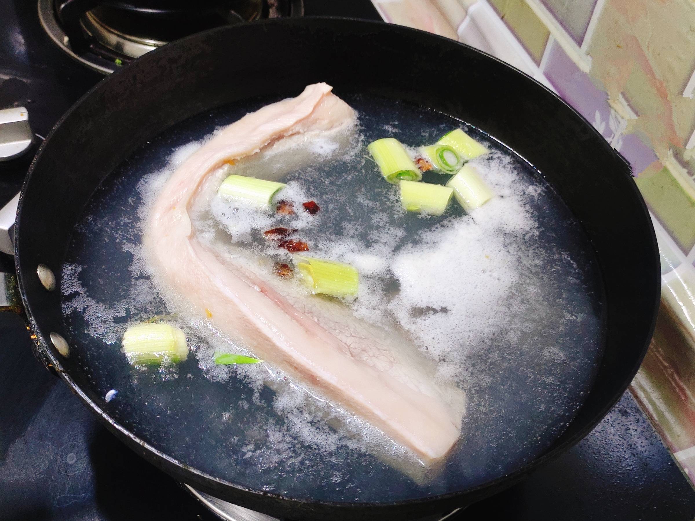 肥而不膩的酸菜川白肉的做法-咸鮮味燉菜譜