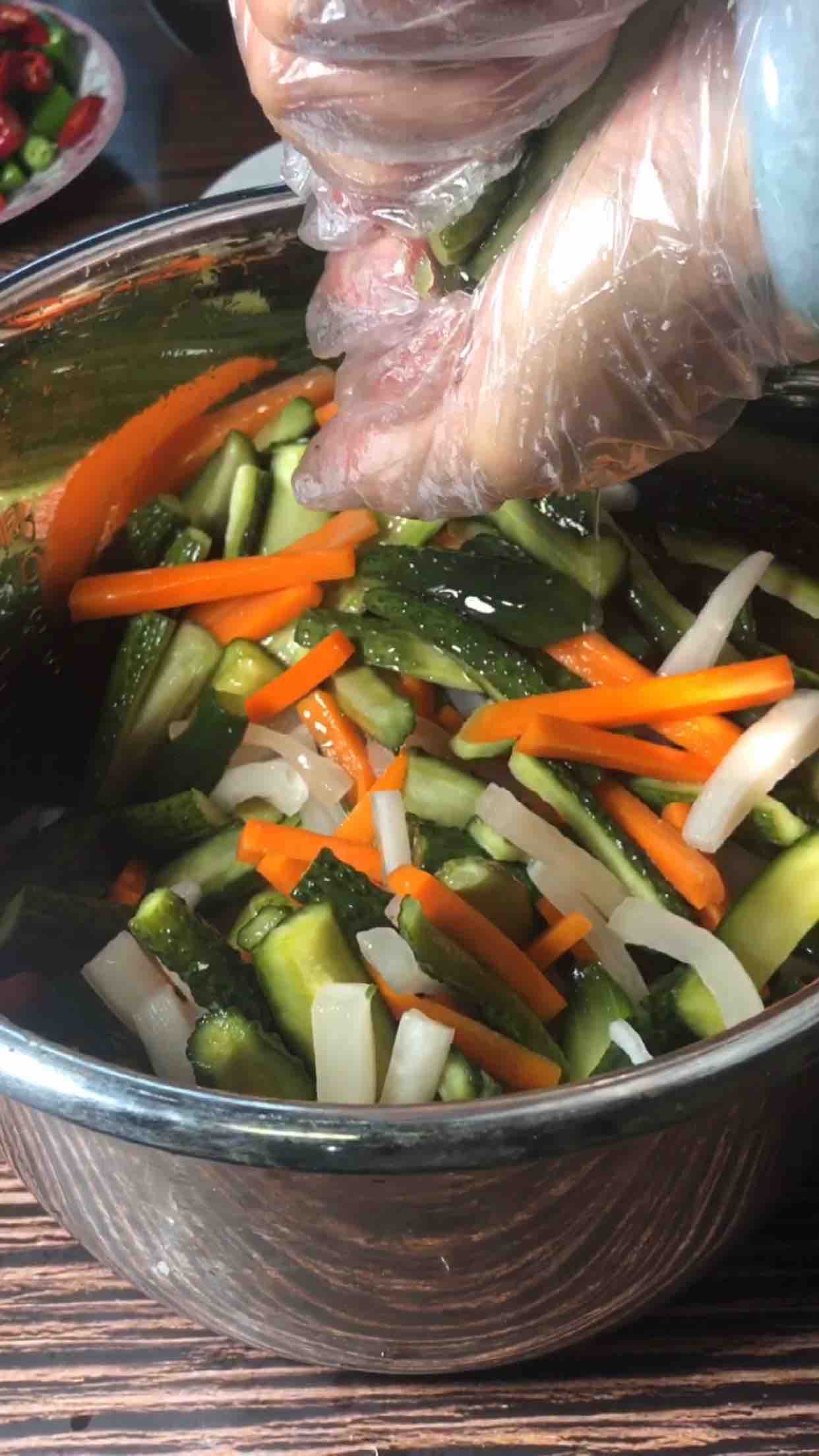 香辣黃瓜小菜的做法-香辣味腌菜譜-易網健康養生網 香辣黃瓜小菜的做法-香辣味腌菜譜