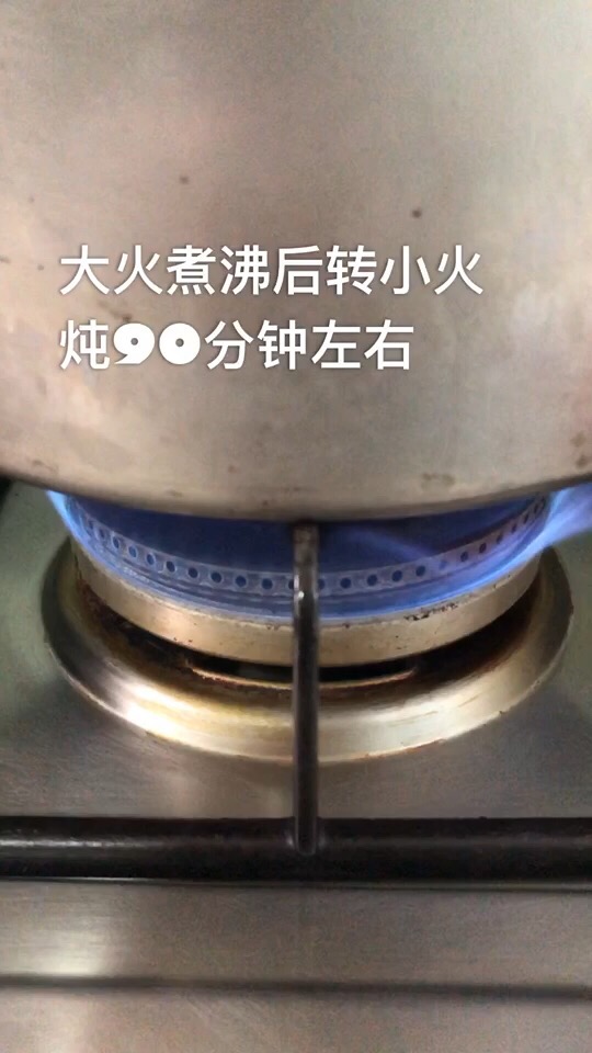 鮮甜美味的鴿子湯，這樣做滋補又養顏，冬天必備養生飲品！的做法-家常味燉菜譜