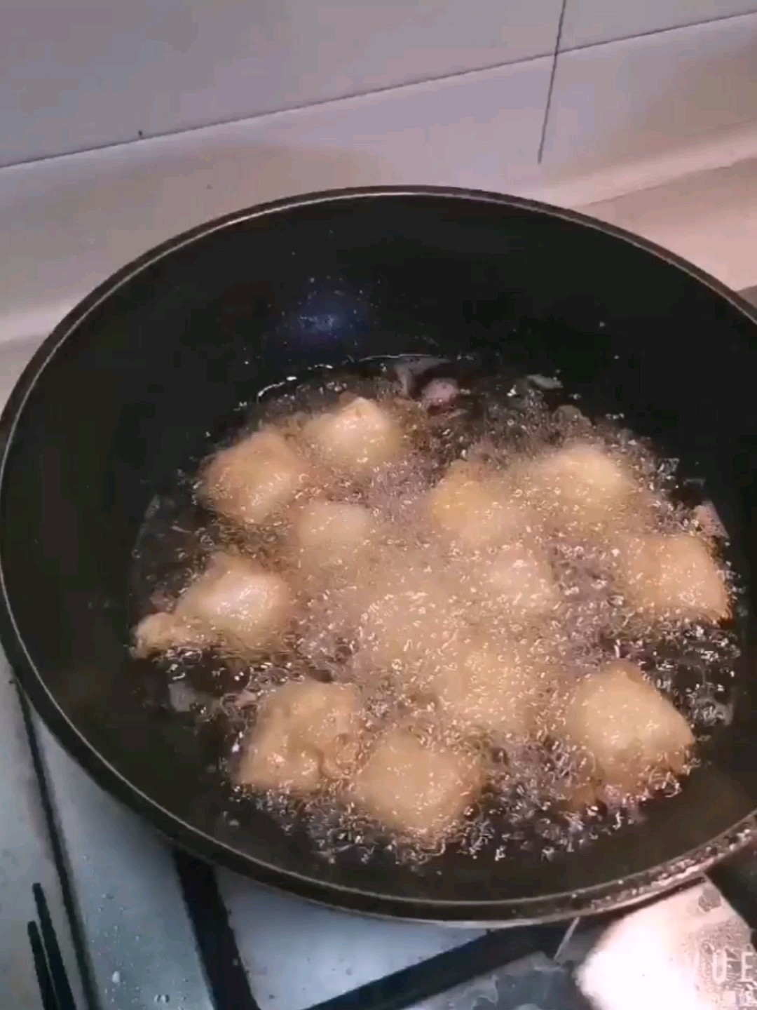 雞蛋裹油豆腐的做法-家常味炸菜譜