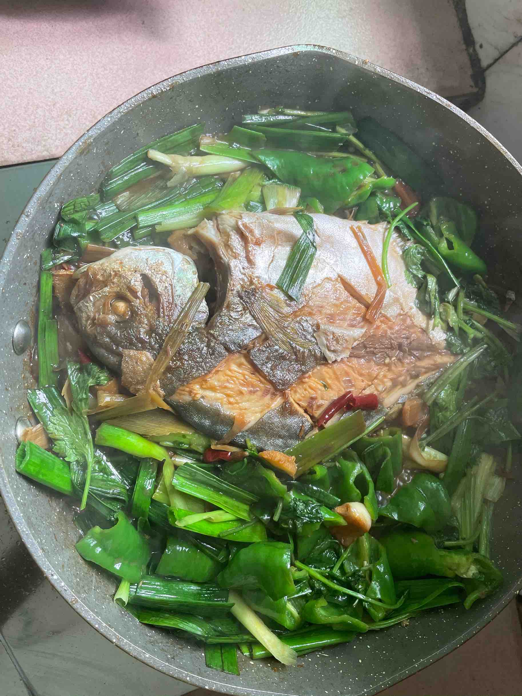 紅燒魚的做法-咸鮮味燒菜譜-易網健康養生網 紅燒魚的做法-咸鮮味燒菜譜