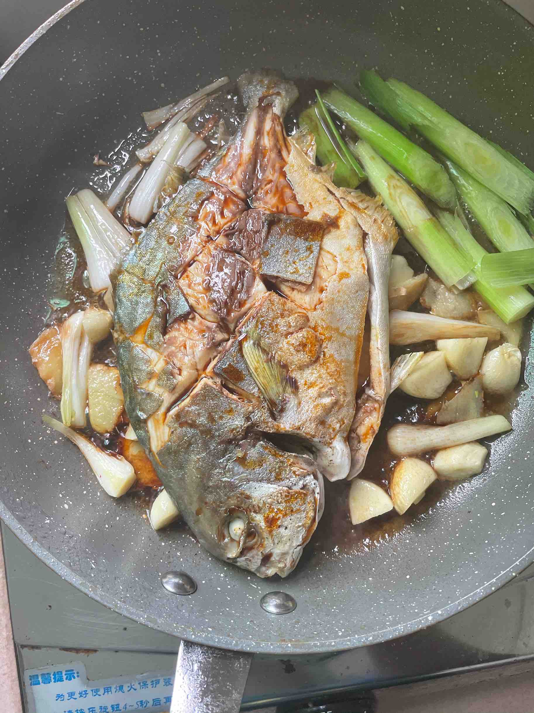 紅燒魚的做法-咸鮮味燒菜譜-易網健康養生網 紅燒魚的做法-咸鮮味燒菜譜