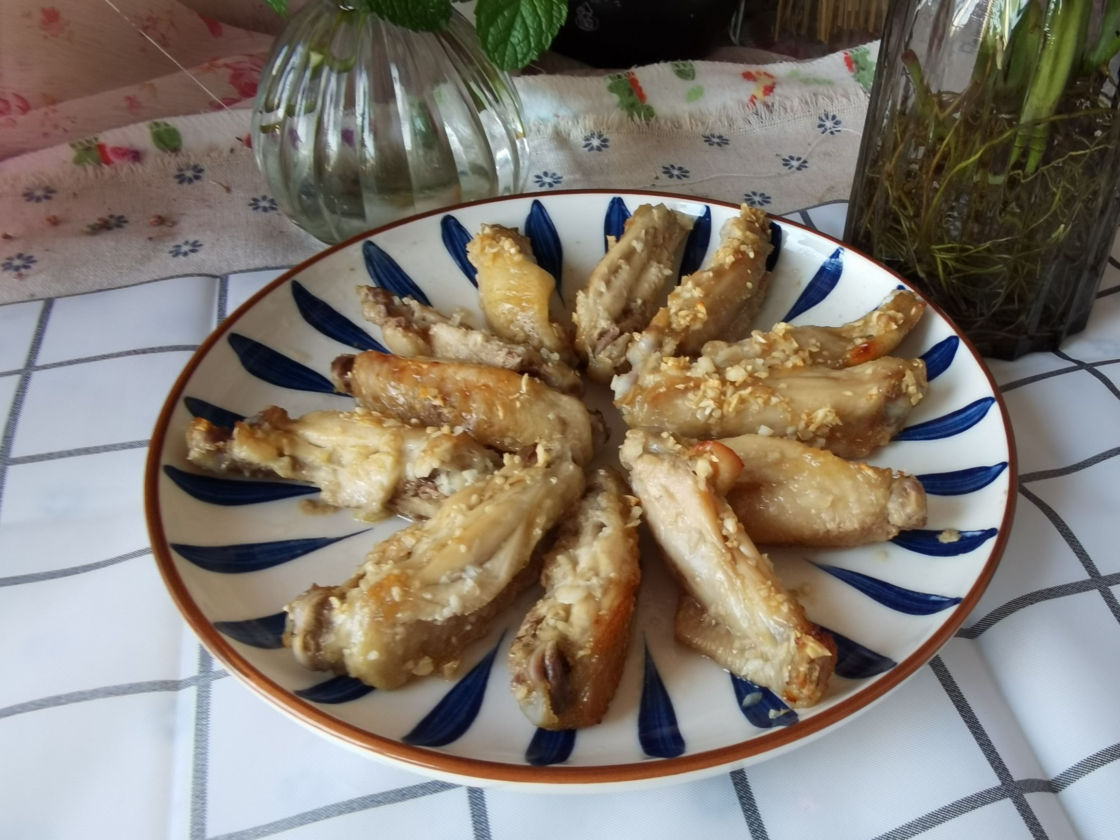 蒜香雞翅的做法-咸鮮味烤菜譜