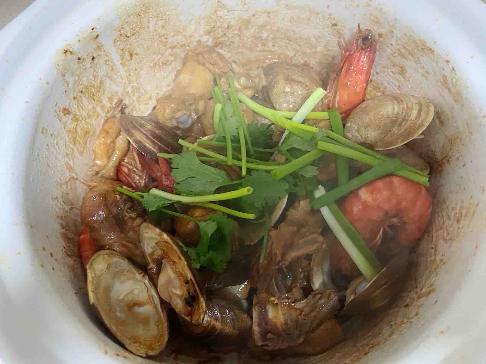 海鮮雞煲的做法-咸鮮味燜菜譜-易網健康養生網 海鮮雞煲的做法-咸鮮味燜菜譜