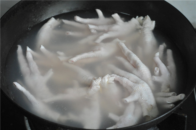 電飯鍋雞爪煲的做法-咸鮮味燒菜譜