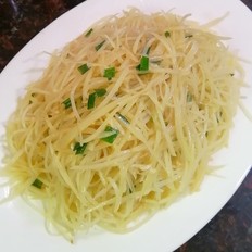 跟著大咖學(xué)做美食~~醋溜土豆絲的做法-酸味炒菜譜