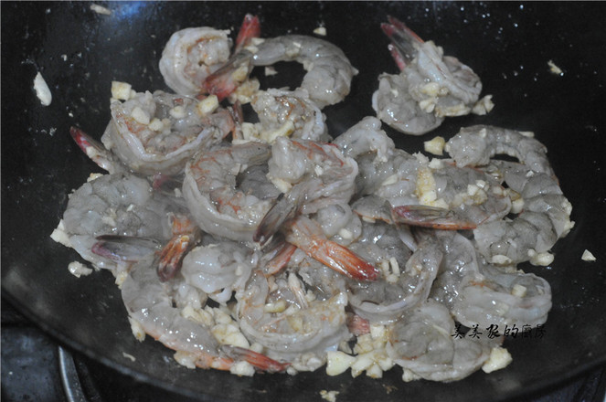 蒜香黃油蝦的做法-蒜香味炒菜譜