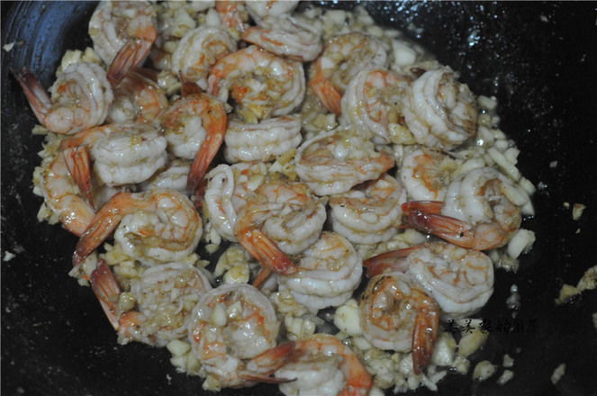 蒜香黃油蝦的做法-蒜香味炒菜譜