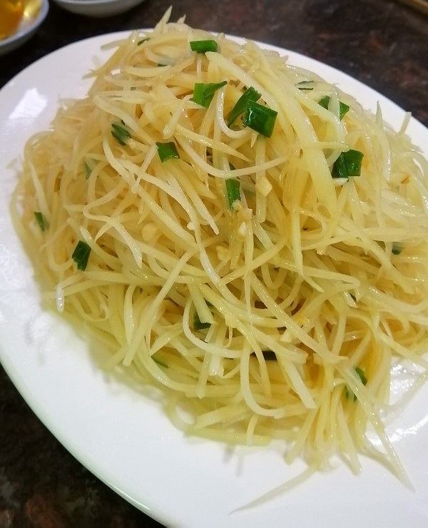 跟著大咖學(xué)做美食~~醋溜土豆絲的做法-酸味炒菜譜