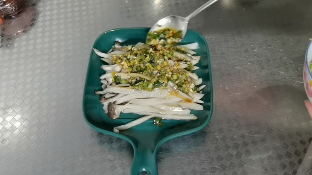 杏鮑菇不炒不燉,這樣做最好吃的做法-家常味拌菜譜-易網健康養生網 杏鮑菇不炒不燉,這樣做最好吃的做法-家常味拌菜譜