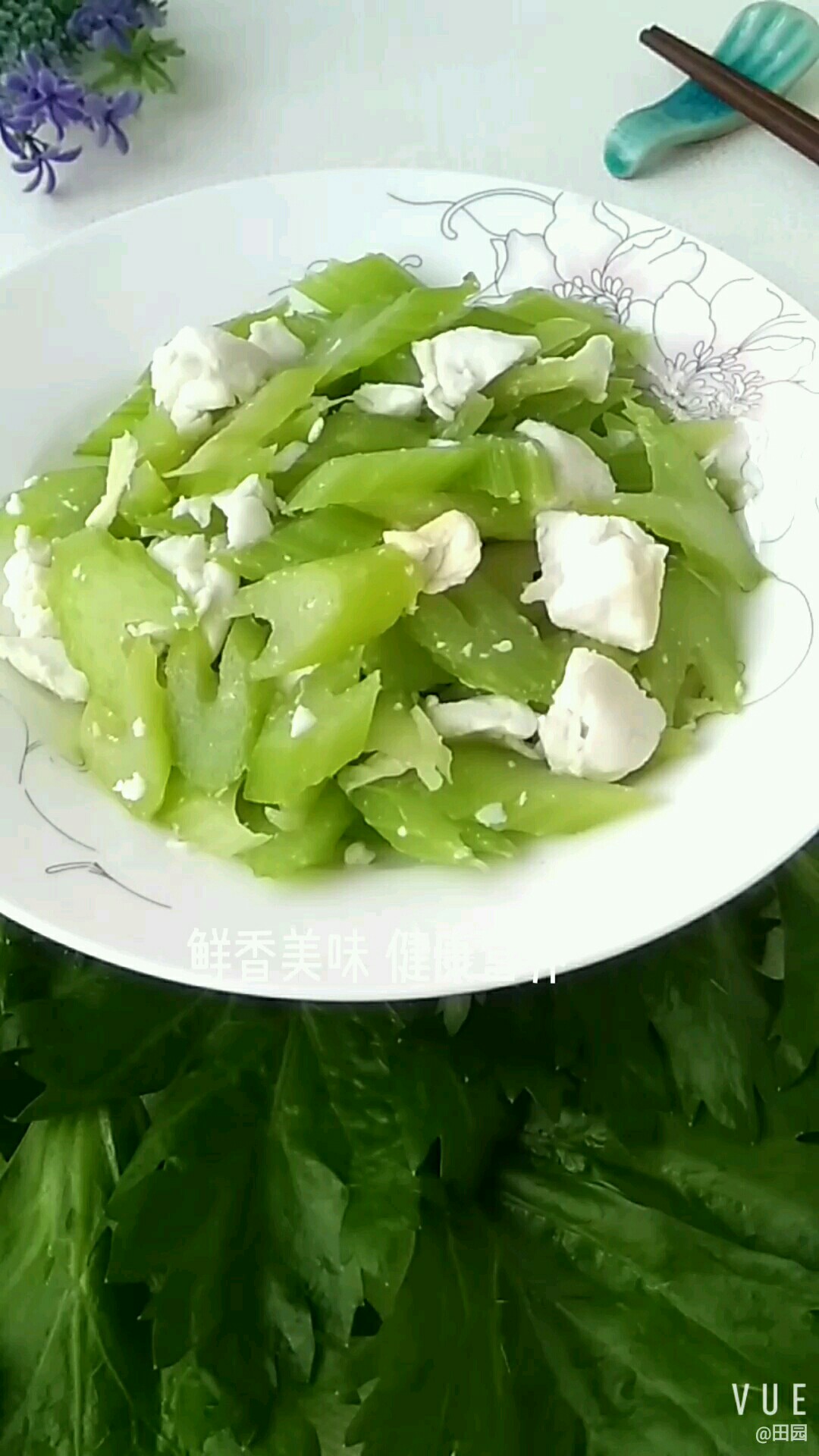 白綠相間 咸鮮美味的做法-咸鮮味炒菜譜